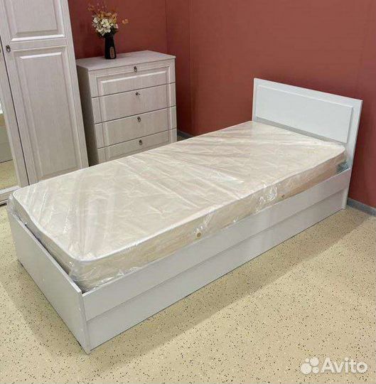 Кровать