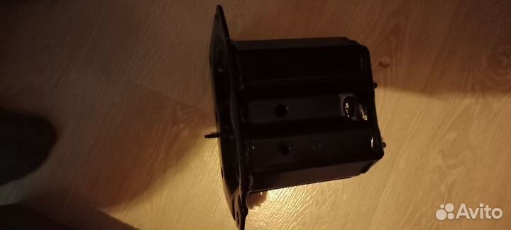 Кронштейн усилителя переднего бампера правый Z52