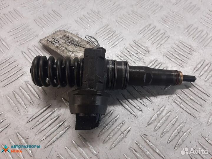 Форсунка Volkswagen Passat B6 2006 038130073AG