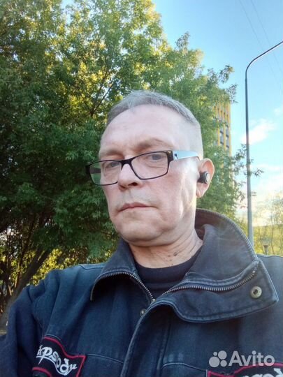 Корректор, актёр массовки, пресс-секретарь, ведущи