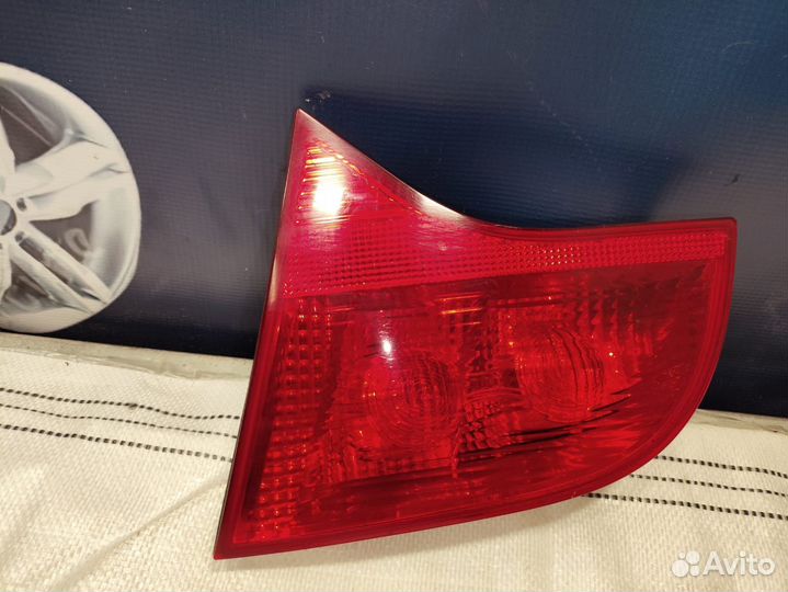 Фонарь в крышку багажника правый Audi A4 B7 2006г