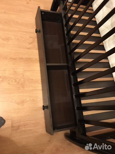 Детская кроватка с продольным и поперечным маятник