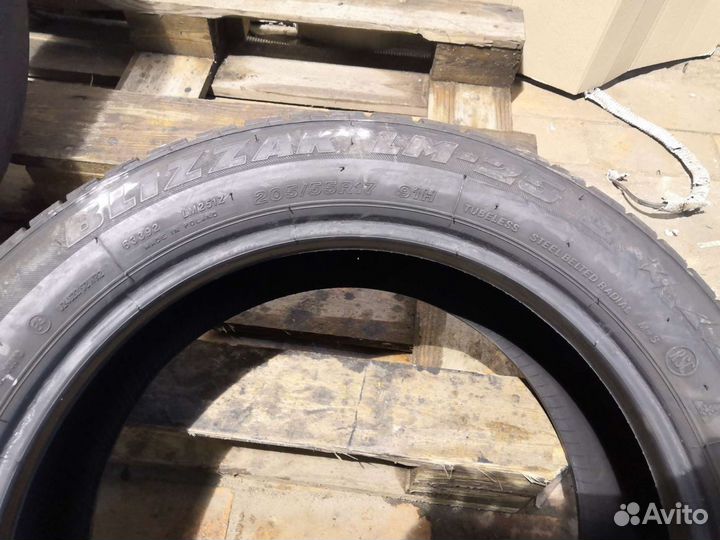 Bridgestone Blizzak LM-25 205/55 R17