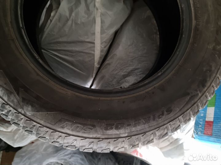 Bridgestone Blizzak Spike-02 SUV 215/65 R16 98T