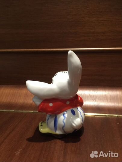 Статуэтка фарфор СССР Заяц с гармошкой, Рыбка