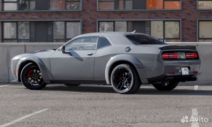 Аренда Dodge Challenger от одной минуты в Москве