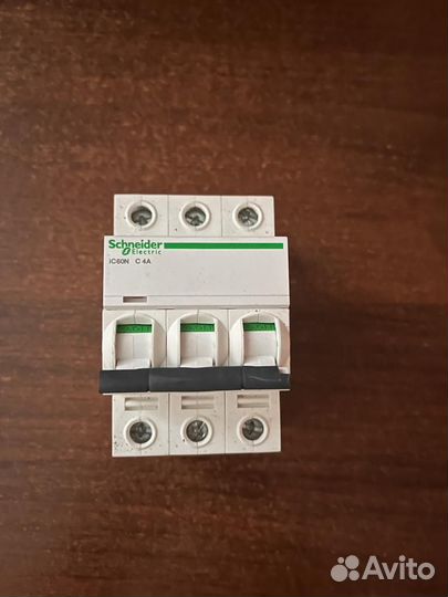 A9F74304 Автоматический выключатель