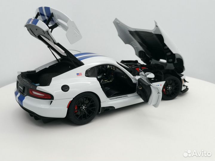 1/18 AutoArt Dodge Viper GTS-R Commemorative