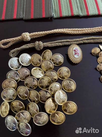 Ткань на шинель и форму, пуговицы и др