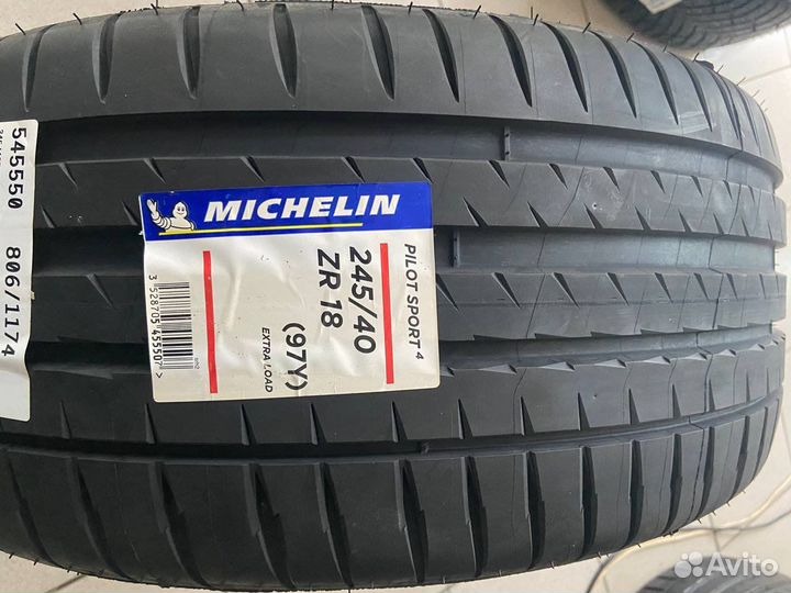 Michelin Pilot Sport 4 245/40 R18 97Y