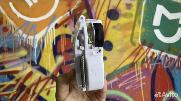 Левое оригинальное колесо на робот пылесос Xiaomi