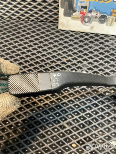 Переключатель поворотов Volkswagen Passat B4