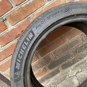 Michelin Pilot Sport 4 245/40 R18