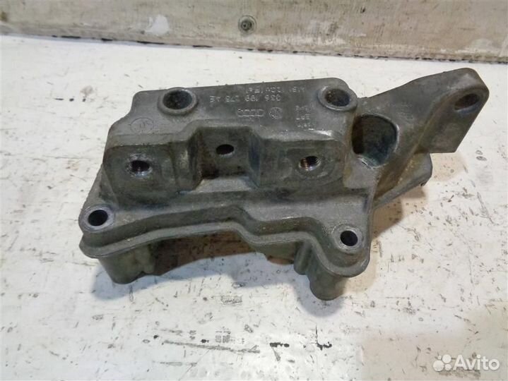 Кронштейн двигателя правый Skoda Octavia (A5 1Z)