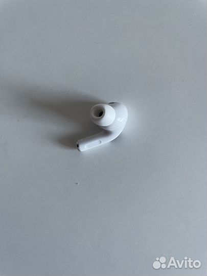 Левый наушник AirPods Pro