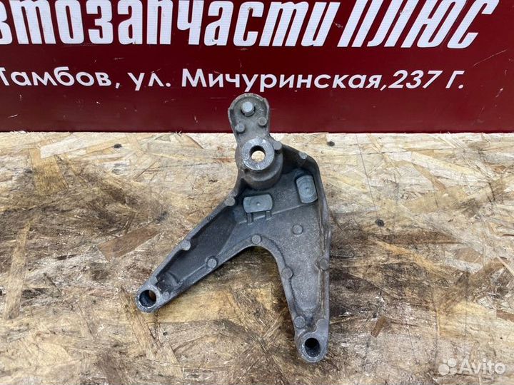 Кронштейн кпп Renault Logan