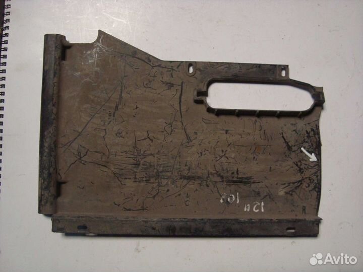 Защитный пыльник радиатора W124 A1245051888