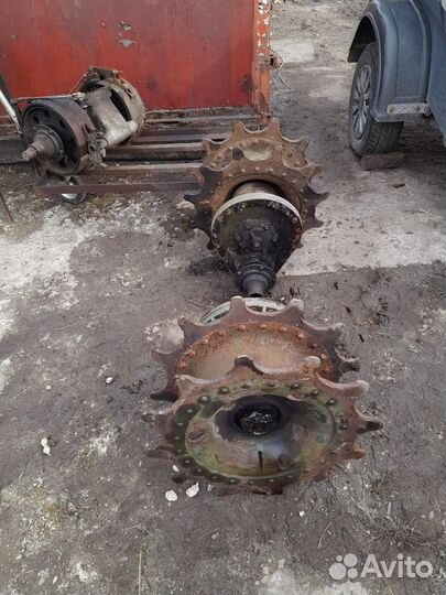 Бортовые редуктора и мост газ 71 (танкетка)