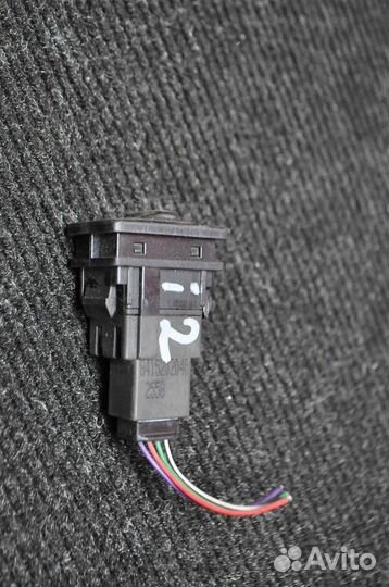Кнопка toyota auris ZRE151