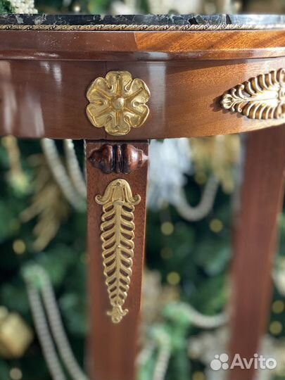 Антикварная консоль в стиле Ампир