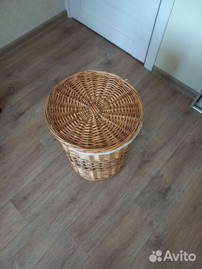 Корзина плетеная с крышкой для белья