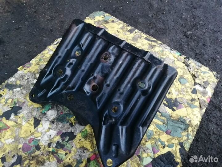 Подставка площадка акб Nissan Teana J31