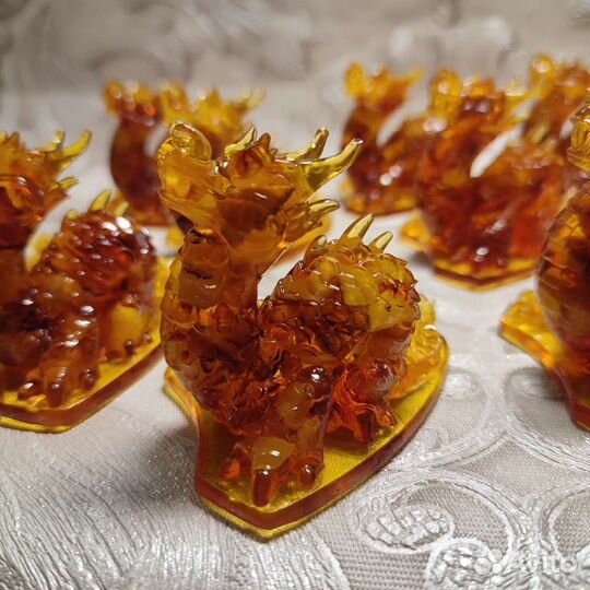Янтарный китайский Дракон