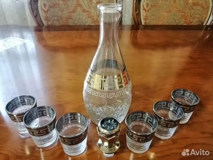 Графин с рюмками