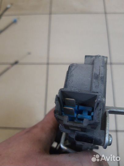 Замок дверной задний левый Hyundai Accent