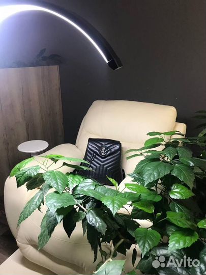 Мастер по наращиванию ресниц