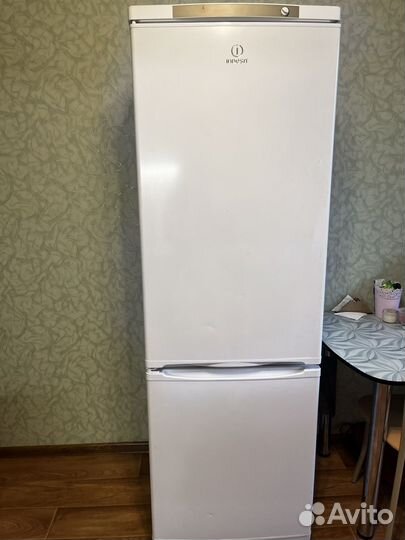 Холодильник Indesit бу