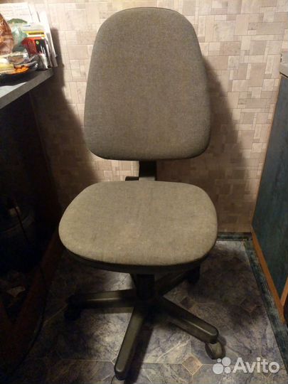 Офисное кресло