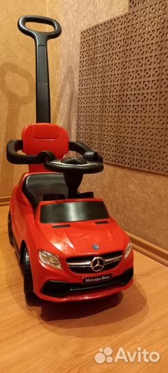 Машинка каталка толокар с ручкой