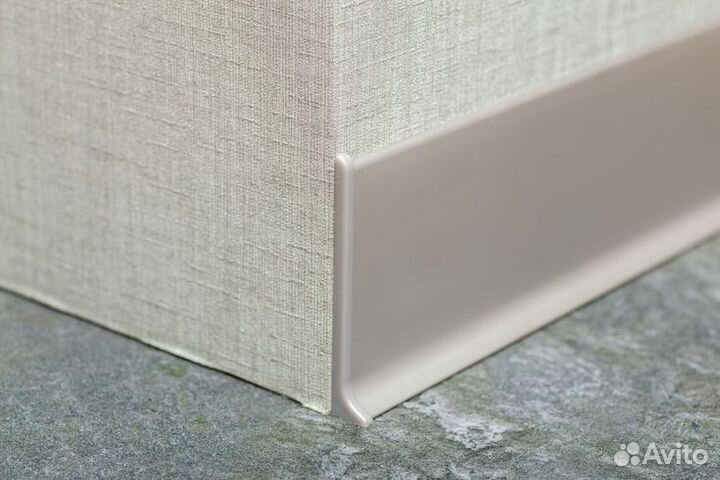 Плинтус алюминиевый