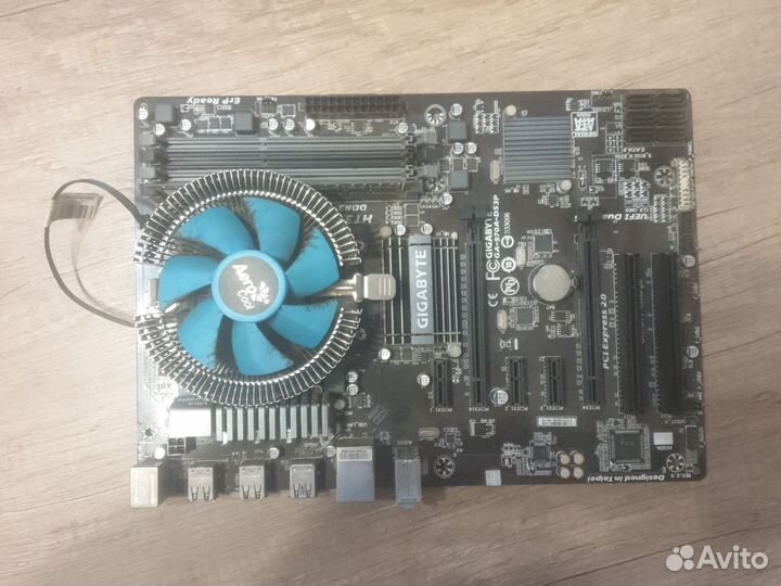 Материнская плата с процессором и памятью