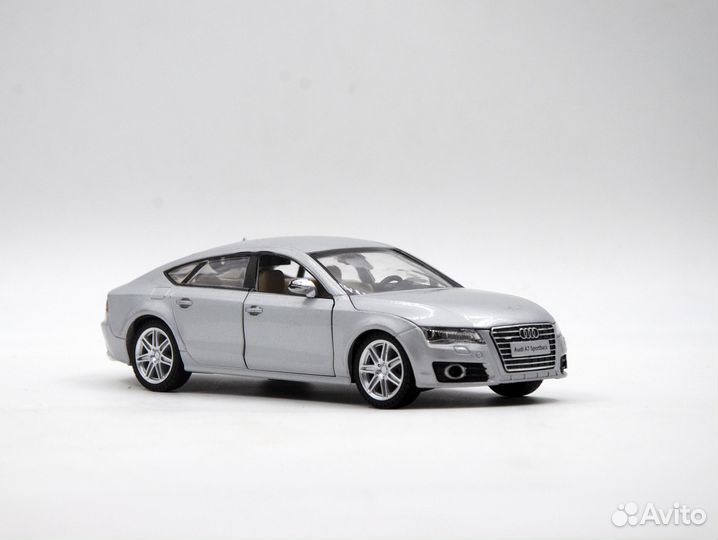 Машинка Audi A7 Sportback 1:24