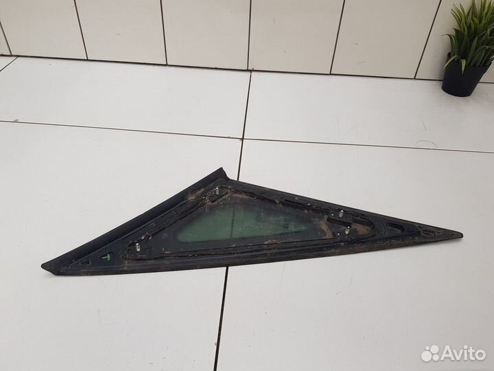 Стекло кузовное глухое левое