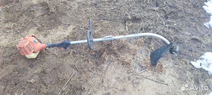 Бензотриммер рабочий