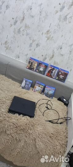 Продаю Sony PlayStation 4 в комплекте игры и пред