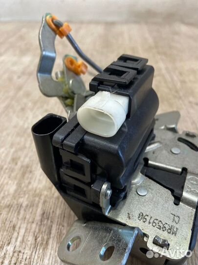 Замок багажника Mitsubishi Colt Z32A 3A91 2005