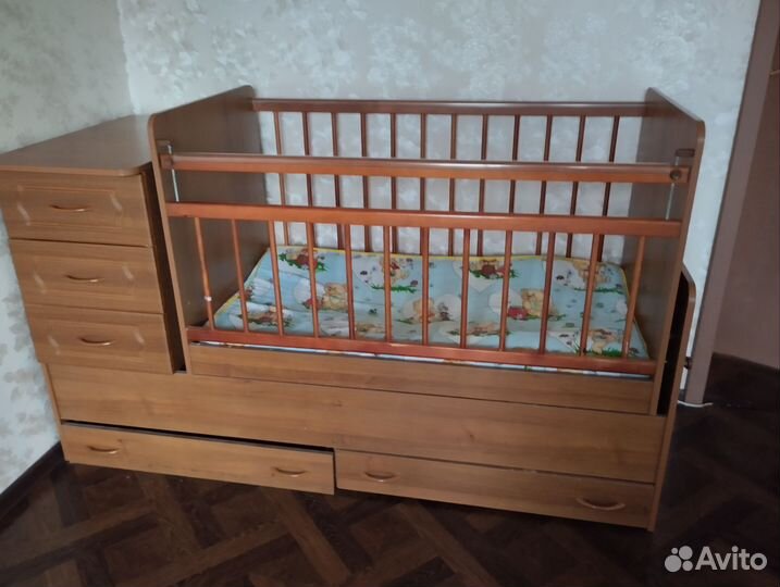 Детская кроватка