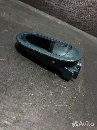 Ручка двери внутренняя задняя левая Mitsubishi