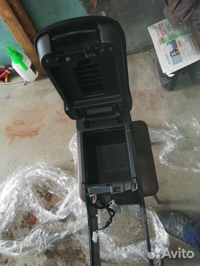 Подлокотник Mitsubishi Lancer 10