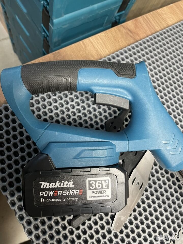 Триммер акумуляторный makita