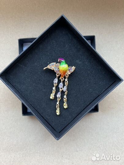 Брошь женская Попугай