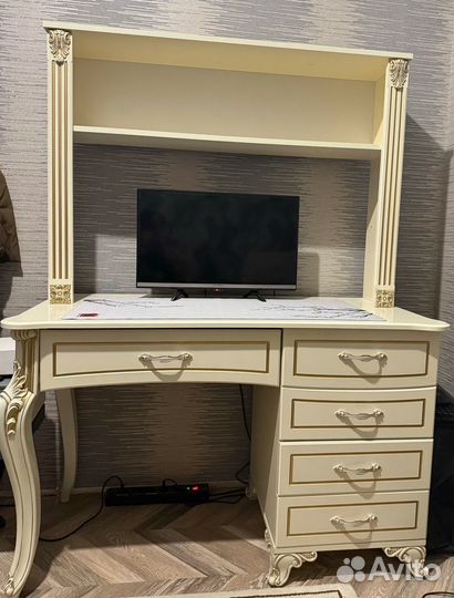 Письменный стол для школьника