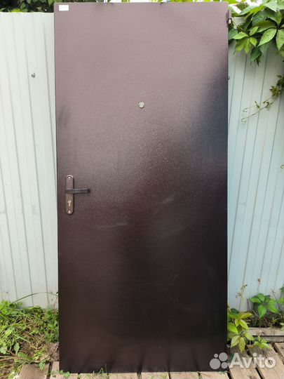 Дверь входная металлическая