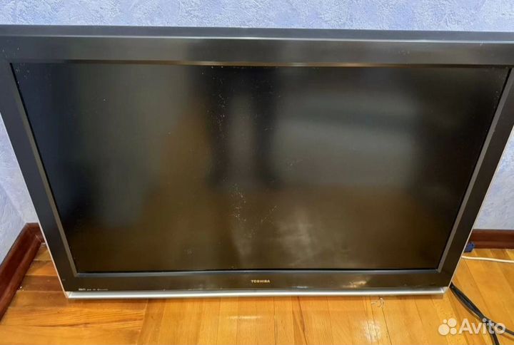 Большой плазменный телевизор 106см