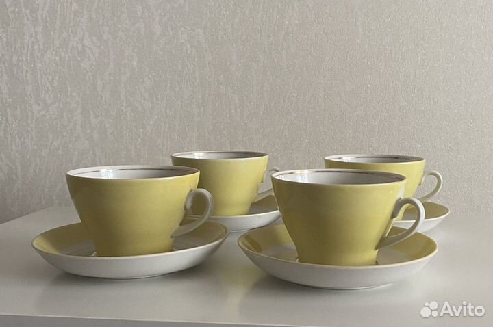 Чайные чашки с блюдцами