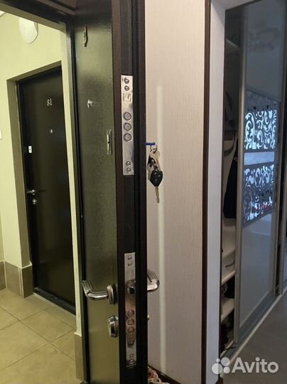 Дверь входная металлическая б/у от застройщика